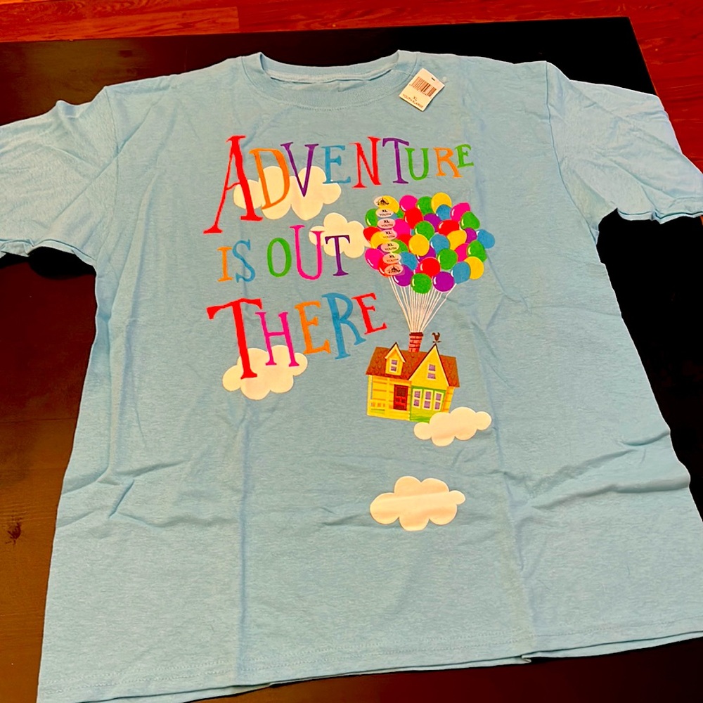 NWT XL youth disney Up shirt featuring the up house and dug